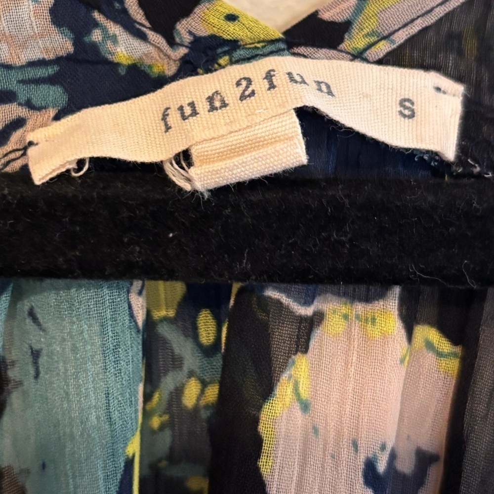 Fun 2 Fun Navy Teal Flutter Sleeve V-Neck Sheer Floral Boho Blouse Size Small - Picture 8 of 11